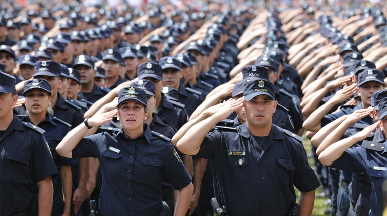 Unidad de Policía Táctica en formación urbana